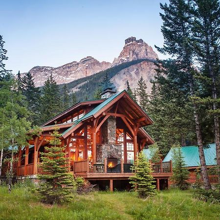 Cathedral Mountain Lodge Field Exterior photo